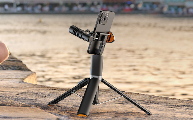 Todi Phone Tripod on the Ground