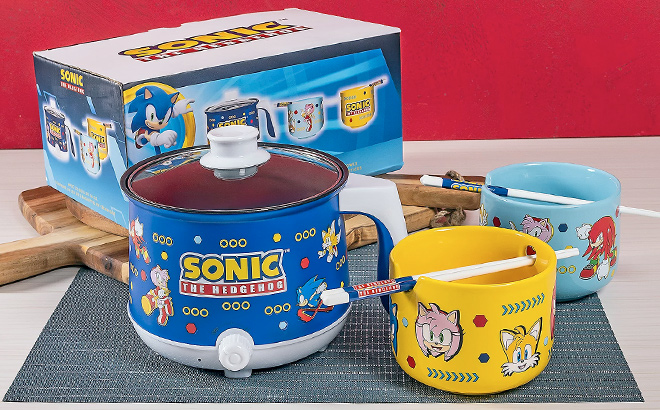 Uncanny Brands Sonic the Hedgehog 16 oz Hot Pot w Accessories