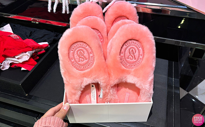 Victorias Secret Closed Toe Faux Fur Slippers