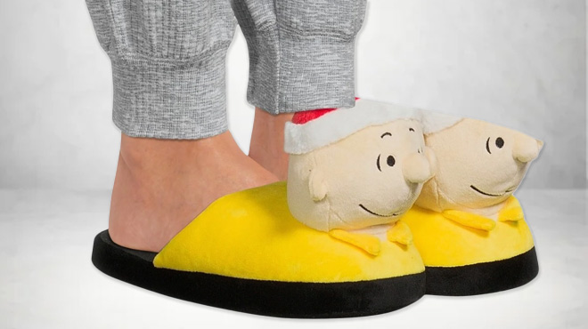 A Man Wearing Peanuts Family Christmas Character 3D Scuff Slippers