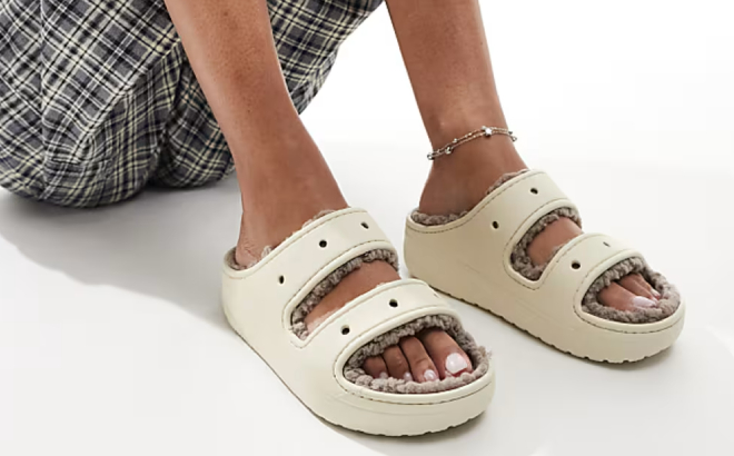 Crocs Classic Cozzzy Sandals