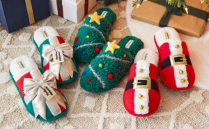 Dearfoams Holiday Slippers Under The Christmas Tree