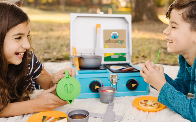 Kids playing with Melissa Doug Camp Stove Play Set