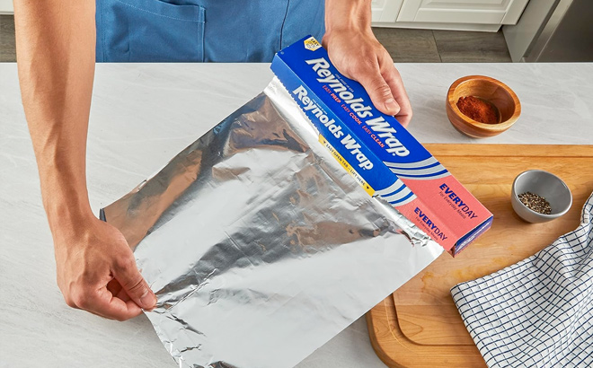 Reynolds Wrap Everyday Strength Aluminum Foil