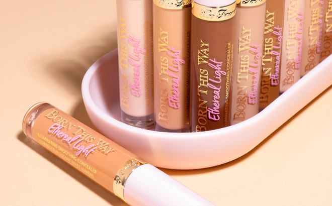 Too Faced Born This Way Ethereal Light Illuminating Smoothing Concealer