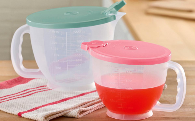 Tupperware 4-Cup & 8-Cup Mix-n-Store Pitcher Set