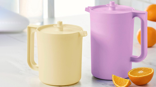 Tupperware Heritage 2 piece Pitcher Set with Lids